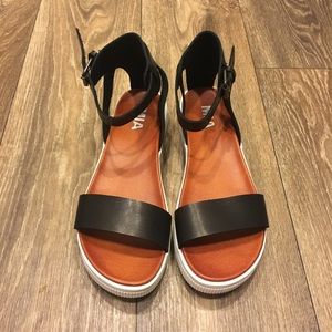 Never Worn White Bottom Sandal